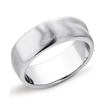 Stilfuld stål ring i sølvtone fra Calvin Klein.