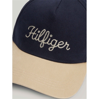 Flot to farvet cap i sand og blå fra Tommy Hilfiger.