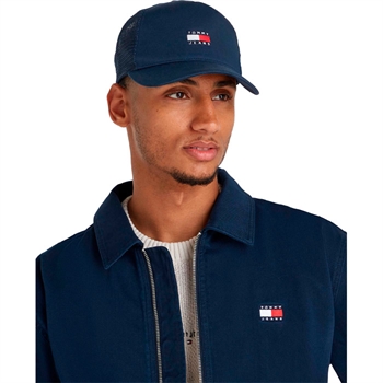 Klassisk mørkeblå trucker cap fra Tommy Hilfiger.