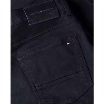 Smarte tapered fit jeans i sort fra Tommy Hilfiger