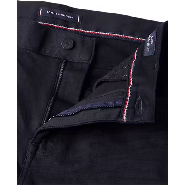 Smarte tapered fit jeans i sort fra Tommy Hilfiger