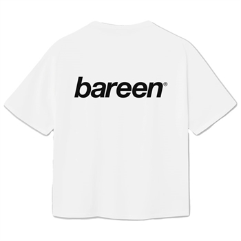 Bareen hvid box fit / oversize t-shirt med logo på ryggen.