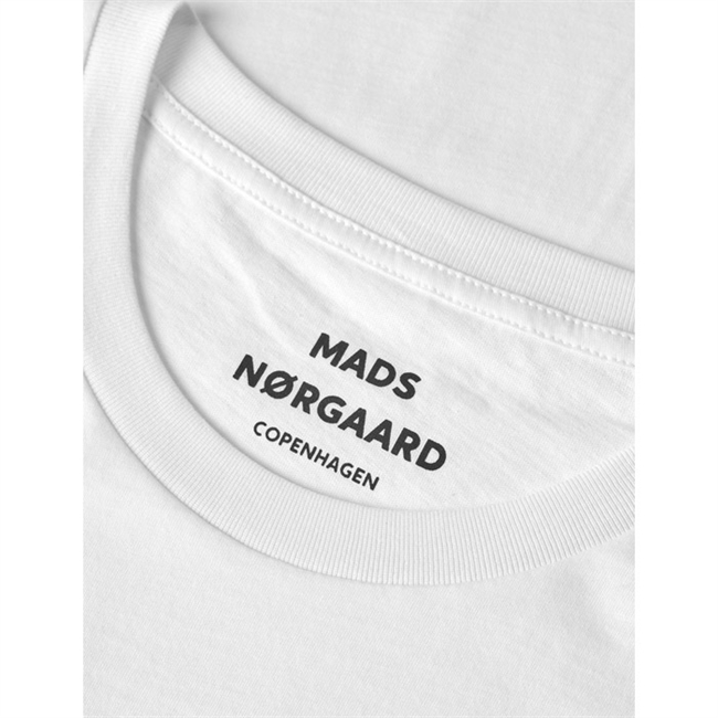 Hvid basis t-shirt fra Mads Nørgaard.