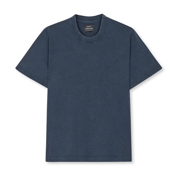Regular blå jersey dyed t-shirt fra Mads Nørgaard.