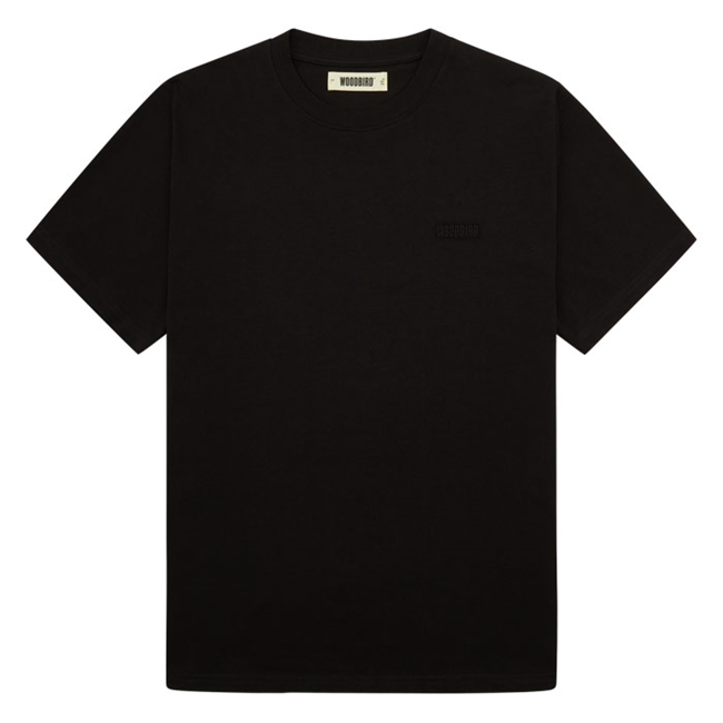 Sort basis t-shirt fra Woodbird med lille logo broderi.