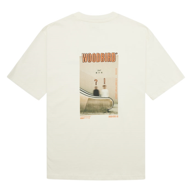 Beige t-shirt med print på ryggen fra Woodbird.