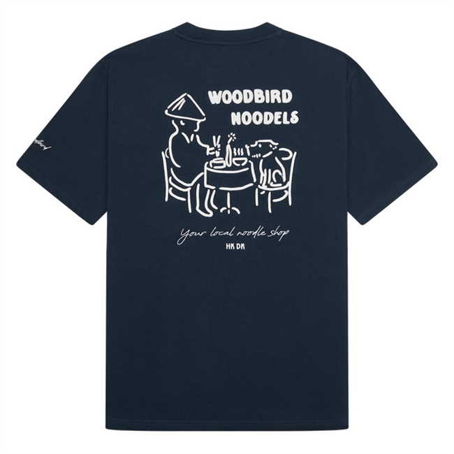 Mørkeblå t-shirt med print på ryggen fra Woodbird.