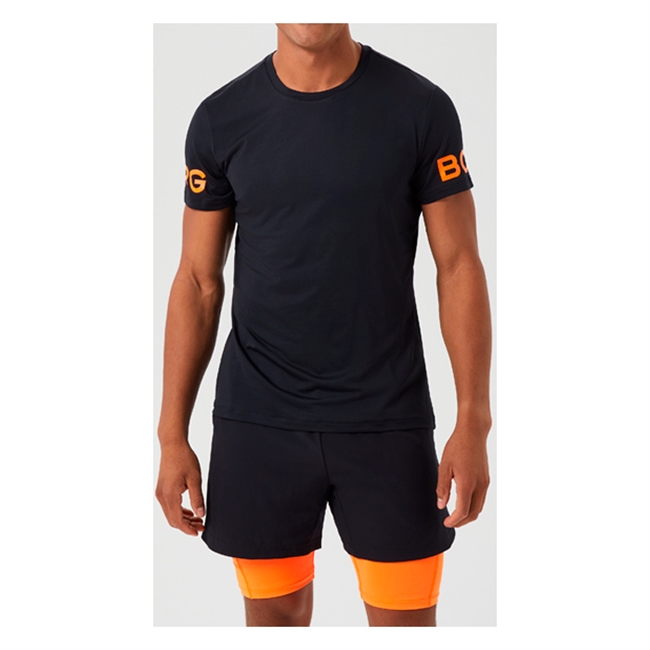 Sort sports t-shirt fra Björn Borg med orange logo på ærmerne