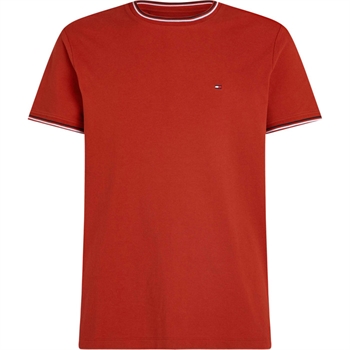Basis T-shirt regular fit i rød fra Tommy Hilfiger.
