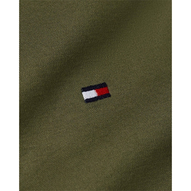 Grøn polo med logo fra Tommy Hilfiger.