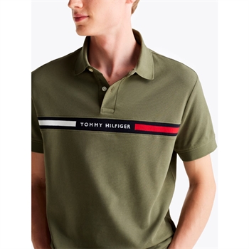 Stilren klassisk grøn polo fra Tommy Hilfiger med logo