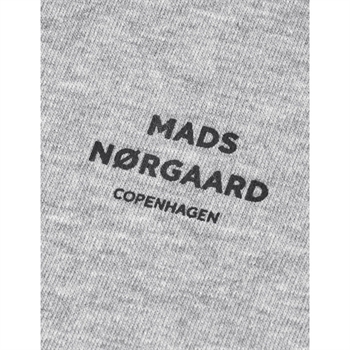 Logo sweatshirt i grå fra Mads Nørgaard.