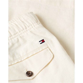 Lette og lækre hørshorts fra Tommy Hilfiger.