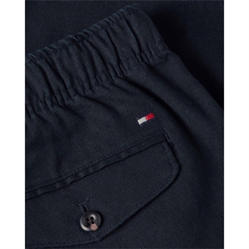 Lækre og lette hørshorts fra Tommy Hilfiger i blå.