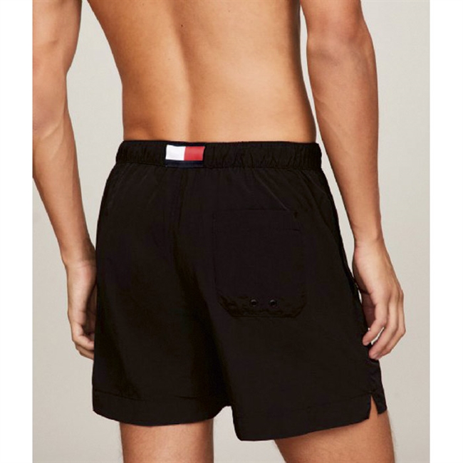 Tidsløse badeshort fra Tommy Hilfiger i Sort