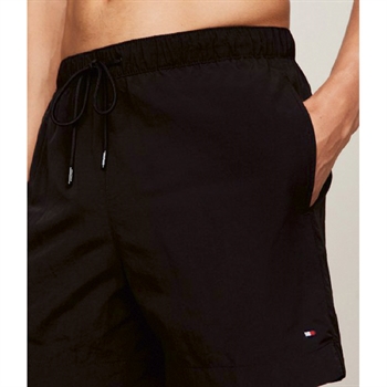 Tidsløse badeshort fra Tommy Hilfiger i Sort