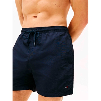 Mørkeblå badeshorts fra Tommy Hilfiger.