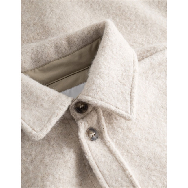 Stilrent sand farvet Overshirt fra Les Deux