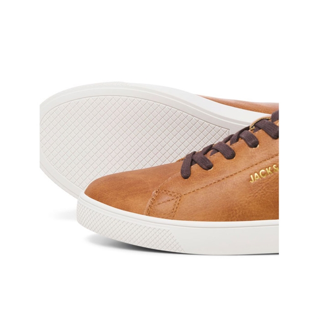 Sneakers i cognac farve fra Jack & Jones.