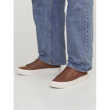 Smarte sneakers i cognac farve fra Jack & Jones.