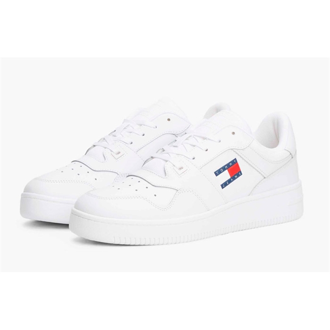 Smart hvid basket sneaker med logo fra Tommy Hilfiger.