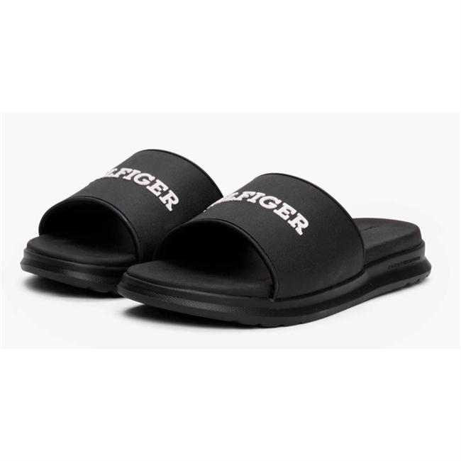 Sort sandal med logo fra Tommy Hilfiger.