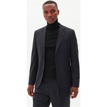 Smart og stilren navy blazer fra Matinique