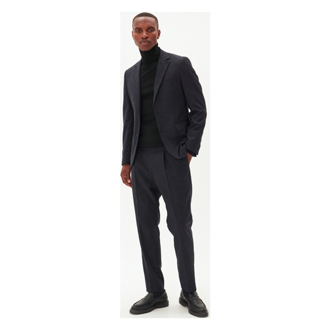 Smart og stilren navy blazer fra Matinique