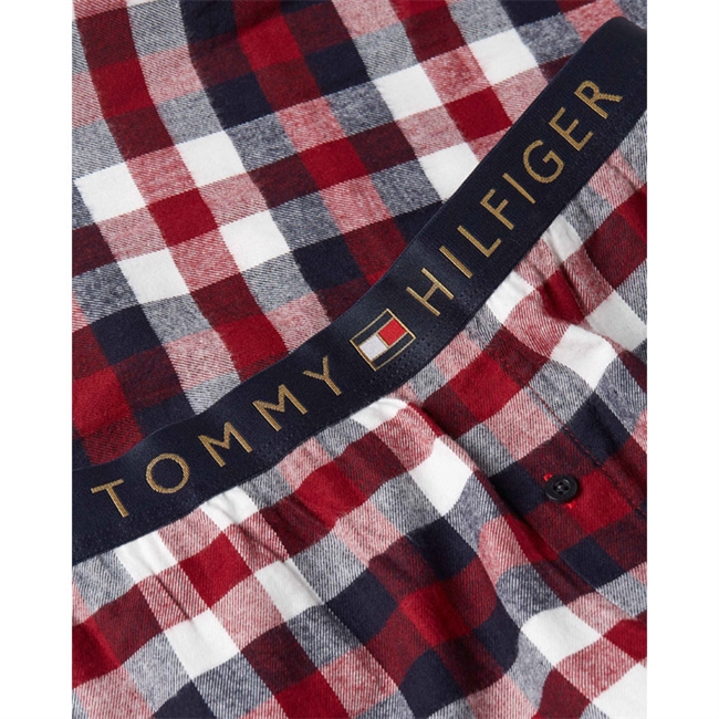 Lækre bløde ternede pyjamas bukser fra Tommy Hilfiger i røde og hvide farver.